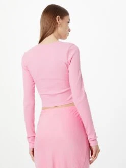 Monki T-shirts à Manches Longues T-shirt Femme Rose -Pas Cher Univers T-shirt Magasin 19b5c8bc809da2dd4e38f5c0667dbce7