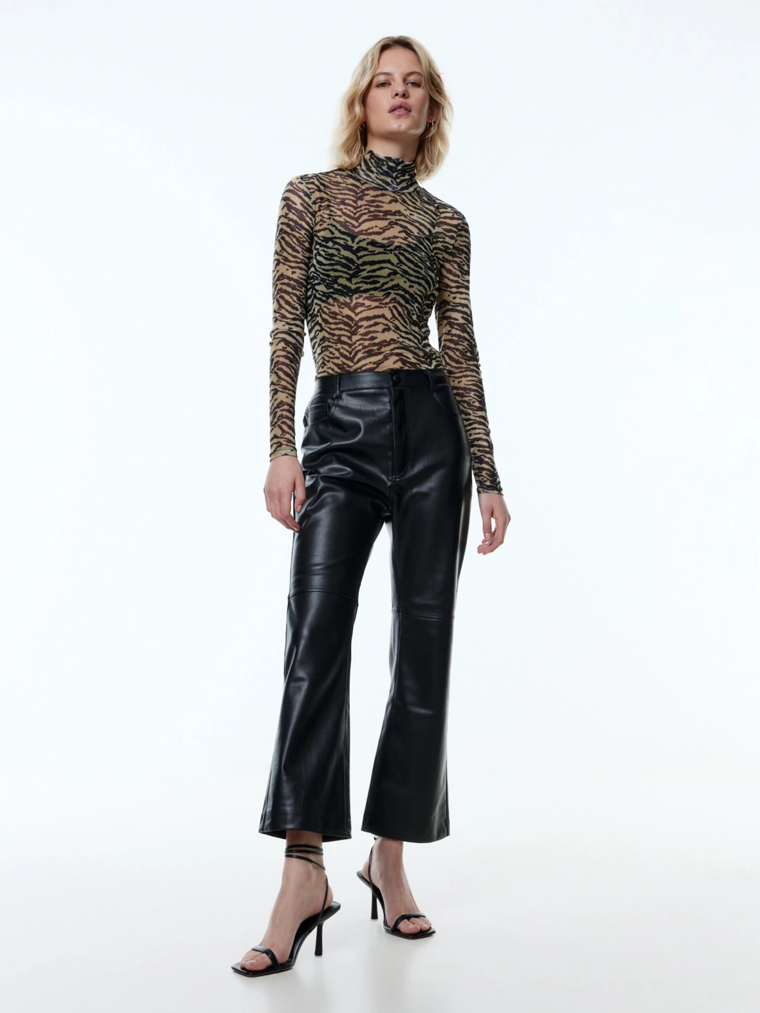 EDITED T-shirts à Manches Longues T-shirt Fiore Femme Marron / Noir 8 EDITED T-shirts à Manches Longues T-shirt Fiore Femme Marron / Noir – Image 6