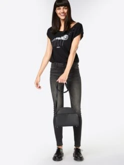 Iriedaily T-shirts T-shirt Evolution Femme Noir 11 Iriedaily T-shirts T-shirt Evolution Femme Noir -Pas Cher Univers T-shirt Magasin 1dd63c30bd46b20147c7cf1ae383b125