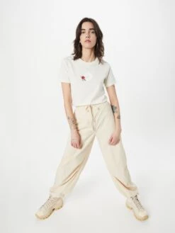 Converse T-shirts T-shirt Gran Femme Beige Clair 11 Converse T-shirts T-shirt Gran Femme Beige Clair -Pas Cher Univers T-shirt Magasin 33f47a144362f94e7d590ba86e1ae989