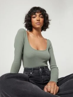 T-shirts à Manches Longues T-shirt Nicola Femme Vert -Pas Cher Univers T-shirt Magasin 4c84347d056aff6ff220da0eb090048e