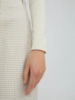 EDITED T-shirts à Manches Longues T-shirt Angeni Femme Beige -Pas Cher Univers T-shirt Magasin 5886e674733660ffc740318747008f21