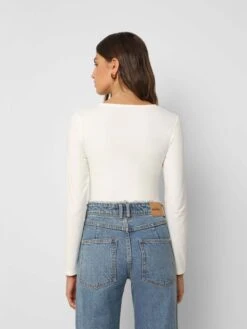 Scalpers T-shirts à Manches Longues T-shirt Femme écru -Pas Cher Univers T-shirt Magasin 5d0c21725f2549a69a5131a7da62cc1e