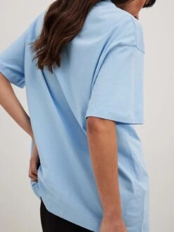 NA-KD T-shirts Oversize T-shirt Oversize Femme Bleu / Bleu Clair -Pas Cher Univers T-shirt Magasin 6d82b5c87cb5b13668fdc5d3ac4f325f