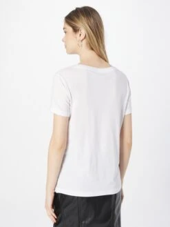 Guess T-shirts T-shirt AGATA Femme Blanc / Blanc Cassé -Pas Cher Univers T-shirt Magasin 71d3f4260f4b0357d420d04b116cf059