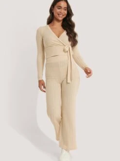 NA-KD T-shirts à Manches Longues T-shirt Femme Crème -Pas Cher Univers T-shirt Magasin 740c9a2c14260b258d583ff1896cdd13