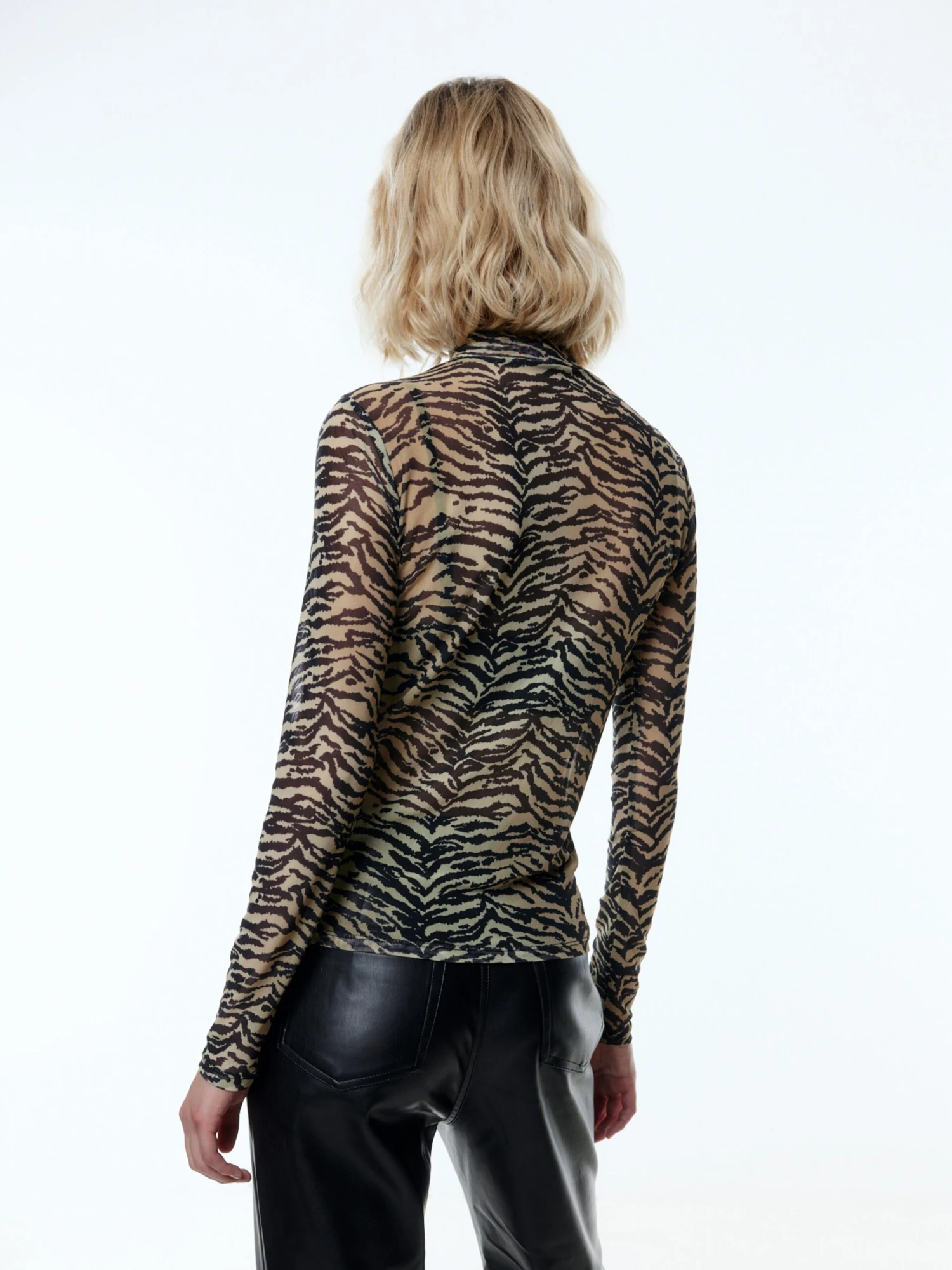 EDITED T-shirts à Manches Longues T-shirt Fiore Femme Marron / Noir 7 EDITED T-shirts à Manches Longues T-shirt Fiore Femme Marron / Noir – Image 5