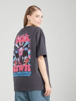 Scotch & Soda T-shirts Oversize T-shirt Oversize Femme Noir -Pas Cher Univers T-shirt Magasin 82e133d68157c0871905f6fd1b080629