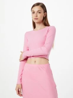 Monki T-shirts à Manches Longues T-shirt Femme Rose -Pas Cher Univers T-shirt Magasin 86b8ed7181f792c0fcdc8aa15b5b9d3f