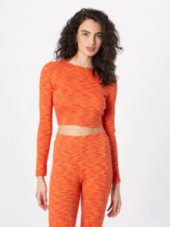 NLY By Nelly T-shirts à Manches Longues T-shirt Femme Melon / Rouge Clair -Pas Cher Univers T-shirt Magasin 98eed10b34acd41ee000aa1798b3556c