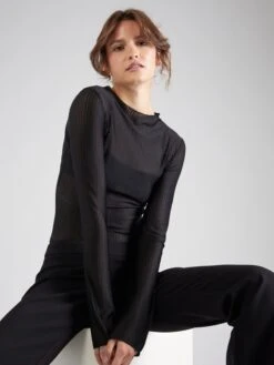 T-shirts à Manches Longues T-shirt Giulia Femme Noir 9 T-shirts à Manches Longues T-shirt Giulia Femme Noir -Pas Cher Univers T-shirt Magasin a4ea4fb2b846fad47a963cad113083dd