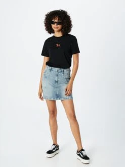 Iriedaily T-shirts T-shirt Dacksi Femme Noir -Pas Cher Univers T-shirt Magasin a808abb0b997e4561f61b90e56447f11