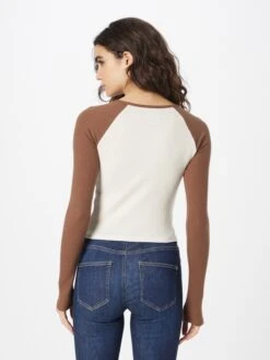 Hollister T-shirts à Manches Longues T-shirt Femme Brocart -Pas Cher Univers T-shirt Magasin b50aaf2a7eea8b643536dbad96b62f91