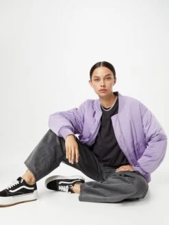 Billabong T-shirts T-shirt BRING ME BACK Femme Noir -Pas Cher Univers T-shirt Magasin c0861aece9a7d16dc4de86fe59dc8cd6