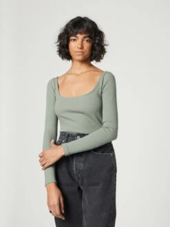 T-shirts à Manches Longues T-shirt Nicola Femme Vert -Pas Cher Univers T-shirt Magasin c94649f05c57414ed5bb4d594b46f418