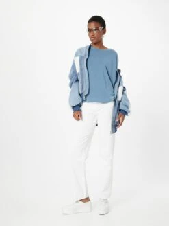 Monki T-shirts à Manches Longues T-shirt Femme Bleu Fumé 11 Monki T-shirts à Manches Longues T-shirt Femme Bleu Fumé -Pas Cher Univers T-shirt Magasin d76ead36a92f286f78b1a6c2a11cf087