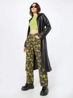 WEEKDAY T-shirts à Manches Longues T-shirt Femme Vert Clair / Blanc -Pas Cher Univers T-shirt Magasin de0c2478f4e406f2f27dc1402de8749c