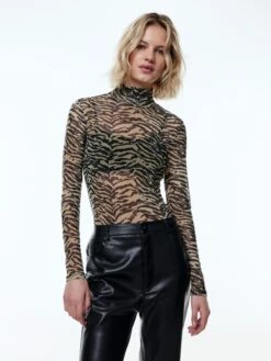 EDITED T-shirts à Manches Longues T-shirt Fiore Femme Marron / Noir 11 EDITED T-shirts à Manches Longues T-shirt Fiore Femme Marron / Noir -Pas Cher Univers T-shirt Magasin f965d2cb03ae3afb45227abe24297fd0