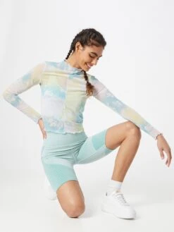 Puma T-shirts à Manches Longues T-shirt Crystal Femme Bleu 11 Puma T-shirts à Manches Longues T-shirt Crystal Femme Bleu -Pas Cher Univers T-shirt Magasin fa05b55b69b142526951b88eef974185