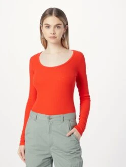 Monki T-shirts à Manches Longues T-shirt Femme Rouge 9 Monki T-shirts à Manches Longues T-shirt Femme Rouge -Pas Cher Univers T-shirt Magasin fcd24b0b6e75e2d30170ba9865211277
